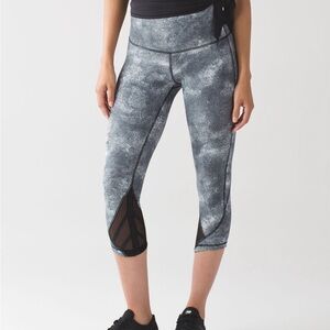 Lululemon Essential Rhythm Crop Full Luxtreme Legging White Black Mesh Size 10